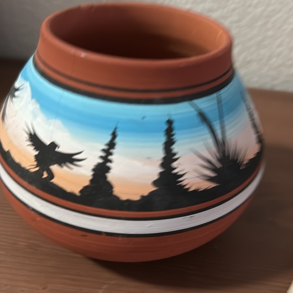 Handmade Native American pottery - Picture 7 of 14